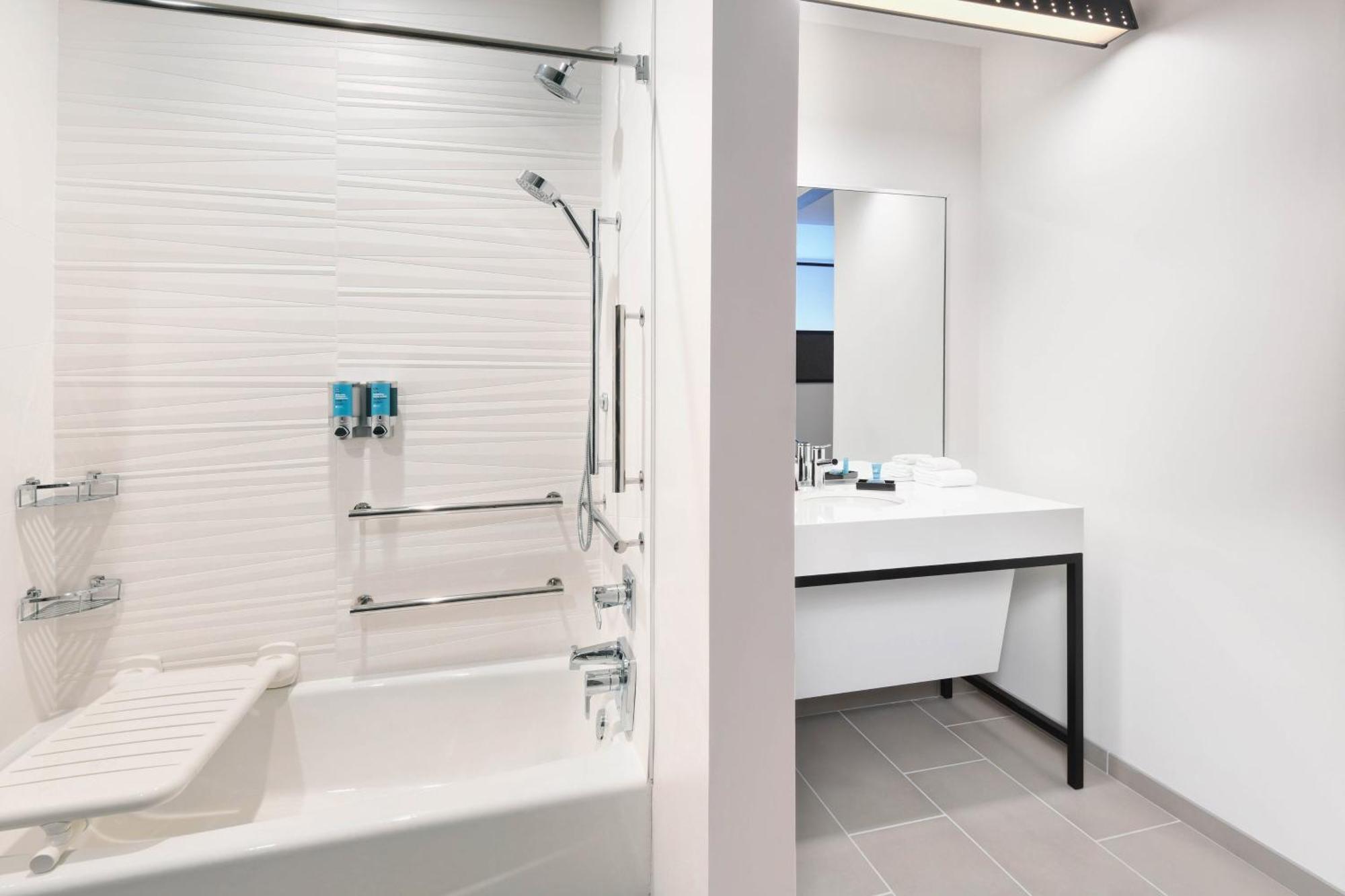 Aloft Cincinnati West Chester Ngoại thất bức ảnh